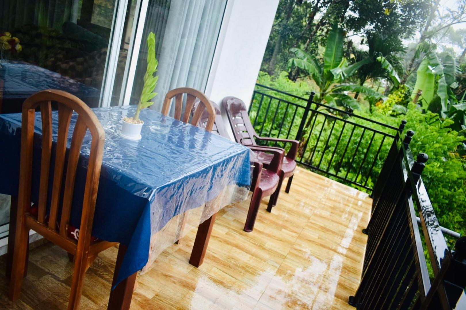 Relax Inn Ella Exterior photo