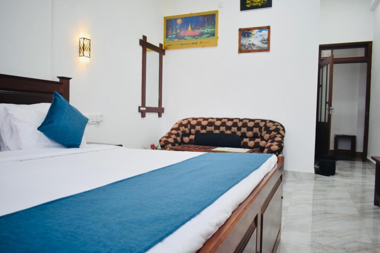 Relax Inn Ella Exterior photo