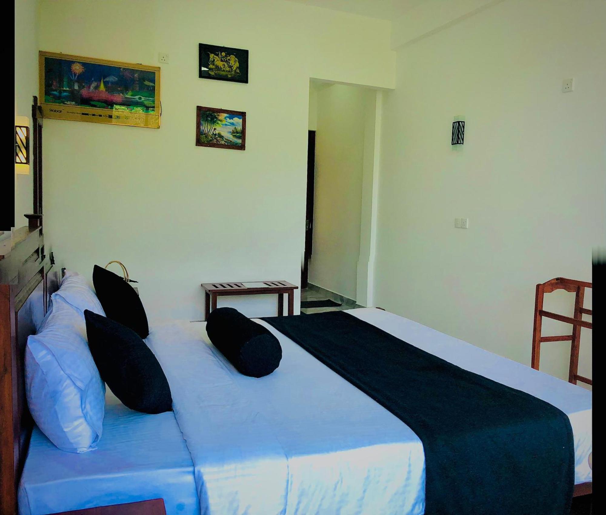 Relax Inn Ella Exterior photo
